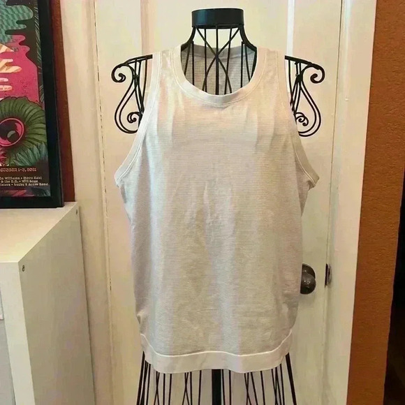 lululemon athletica Tops - Lululemon Swiftly Breathe Muscle Tank Top-Sz 6
